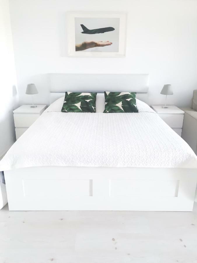 Airport Residence - Across From Otopeni Airport Esterno foto
