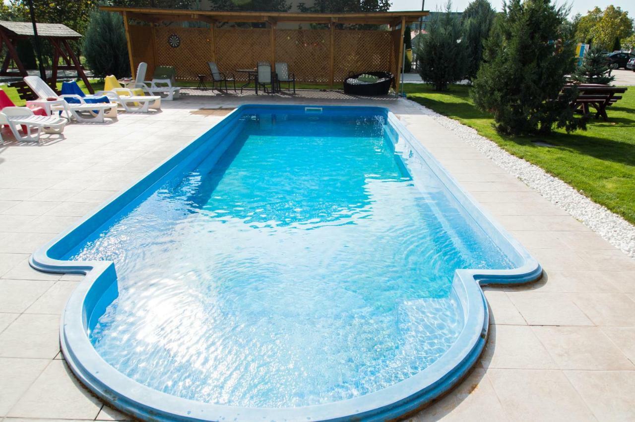 Airport Residence - Across From Otopeni Airport Esterno foto